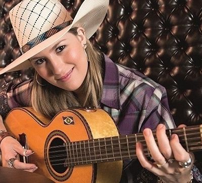 Foto da cantora Bruna Viola