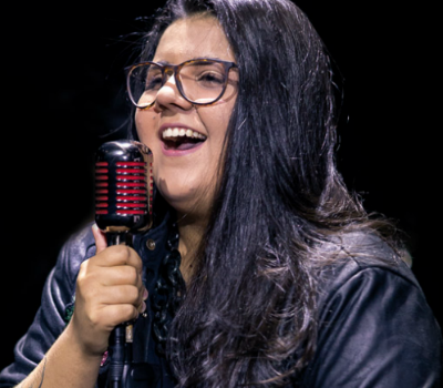 Foto da cantora Yasmin Santos