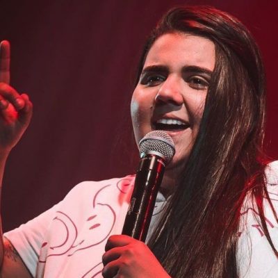 Foto da cantora Yasmin Santos